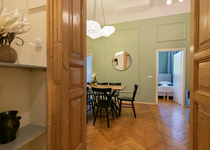 Vintage Apartment Gertrudy Street