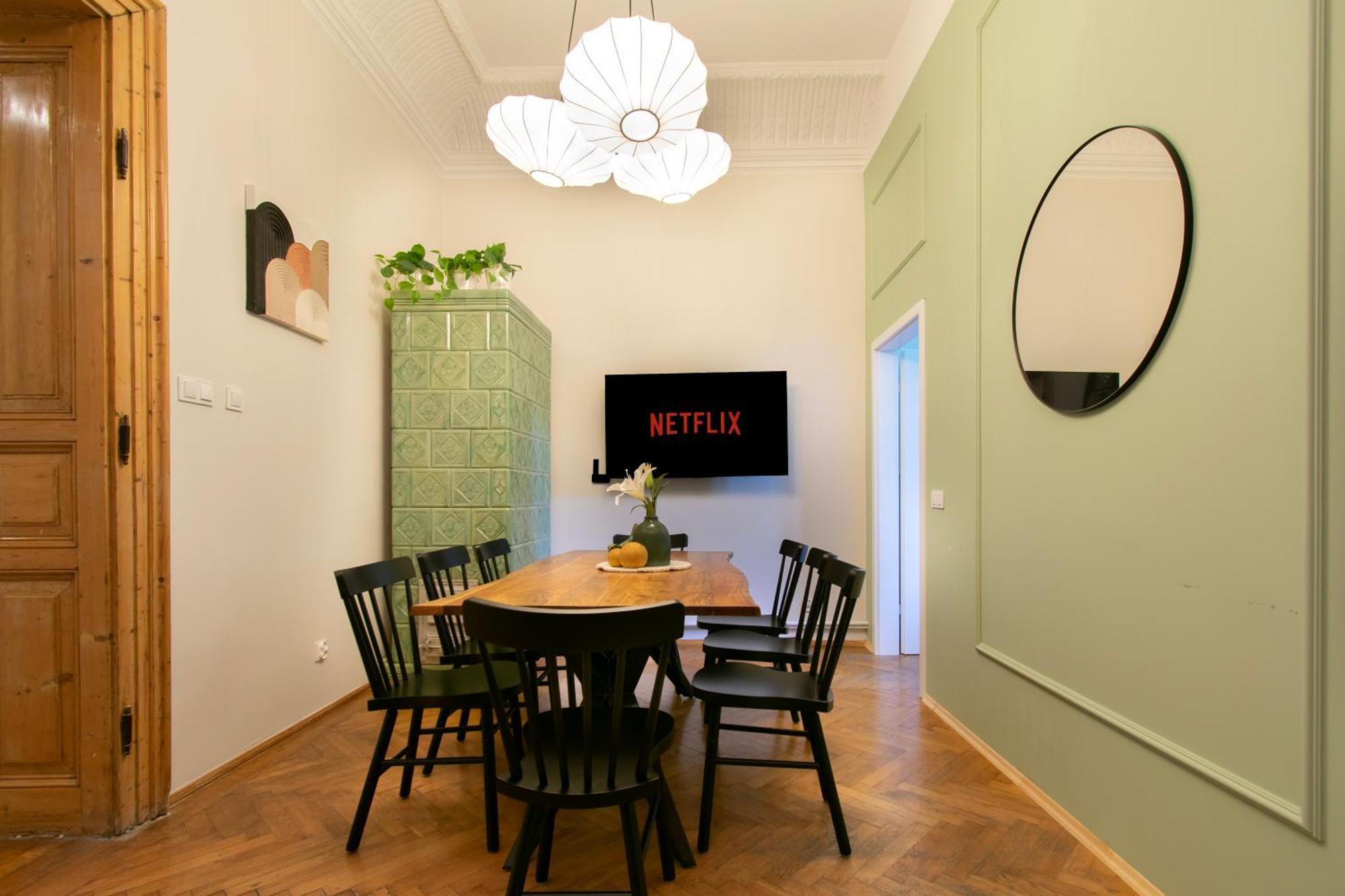 Vintage Gertrudy Street Apartment