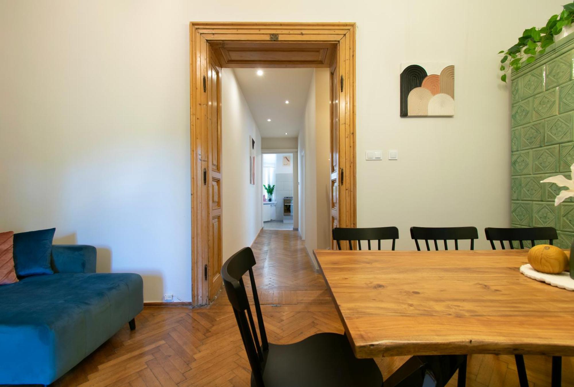 Vintage Gertrudy Street Apartment